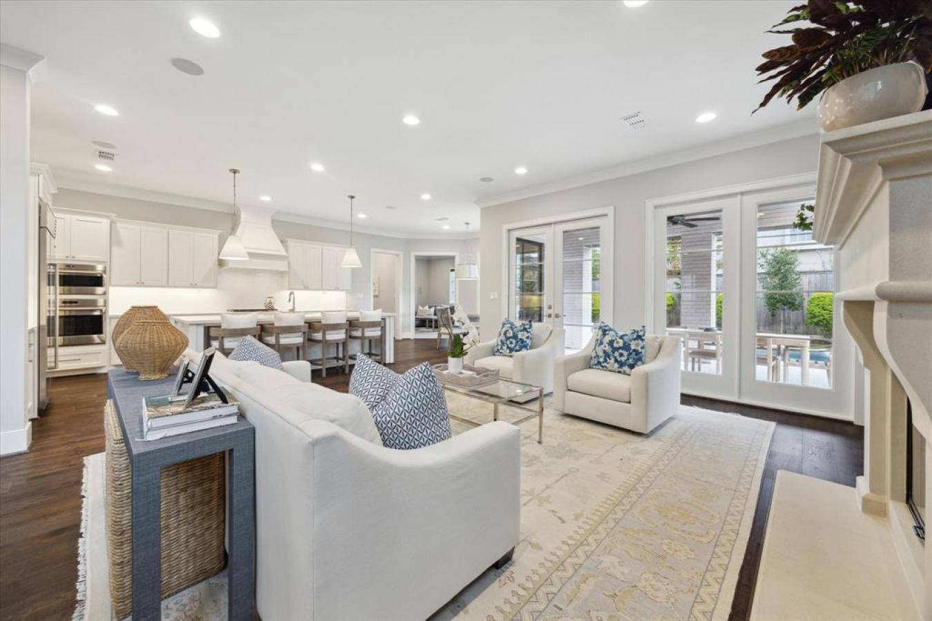 2401 Briarhurst Drive, Houston, TX, 77057, United States, 4 Bedrooms Bedrooms, ,5 BathroomsBathrooms,Residential,For Sale,2401 Briarhurst Drive,1685799