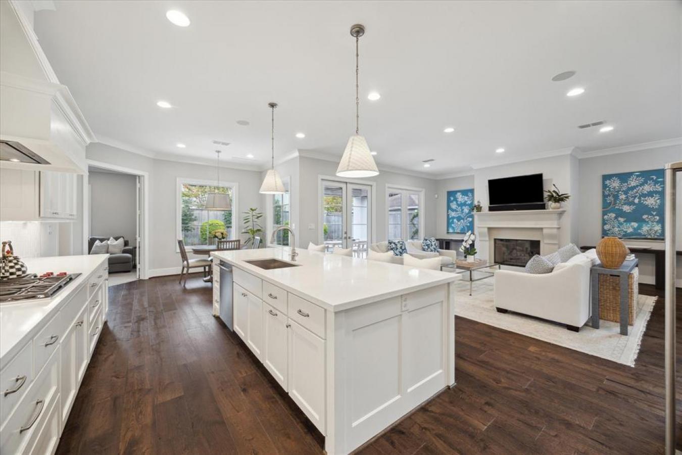 2401 Briarhurst Drive, Houston, TX, 77057, United States, 4 Bedrooms Bedrooms, ,5 BathroomsBathrooms,Residential,For Sale,2401 Briarhurst Drive,1685799