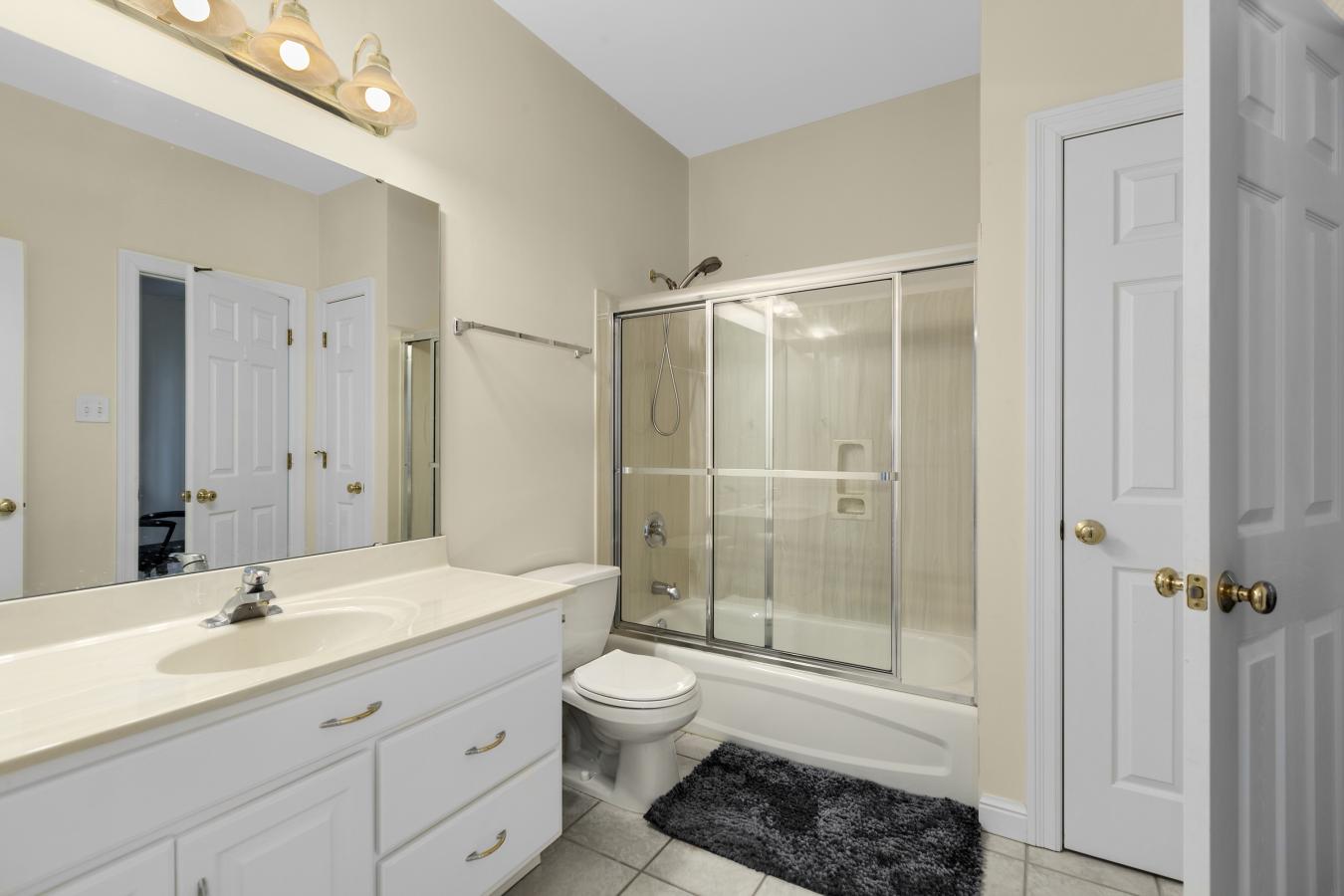 821 North Spoede Road, Creve Coeur, Missouri, 63141, United States, 5 Bedrooms Bedrooms, ,4 BathroomsBathrooms,Residential,For Sale,821 North Spoede Road,1687838