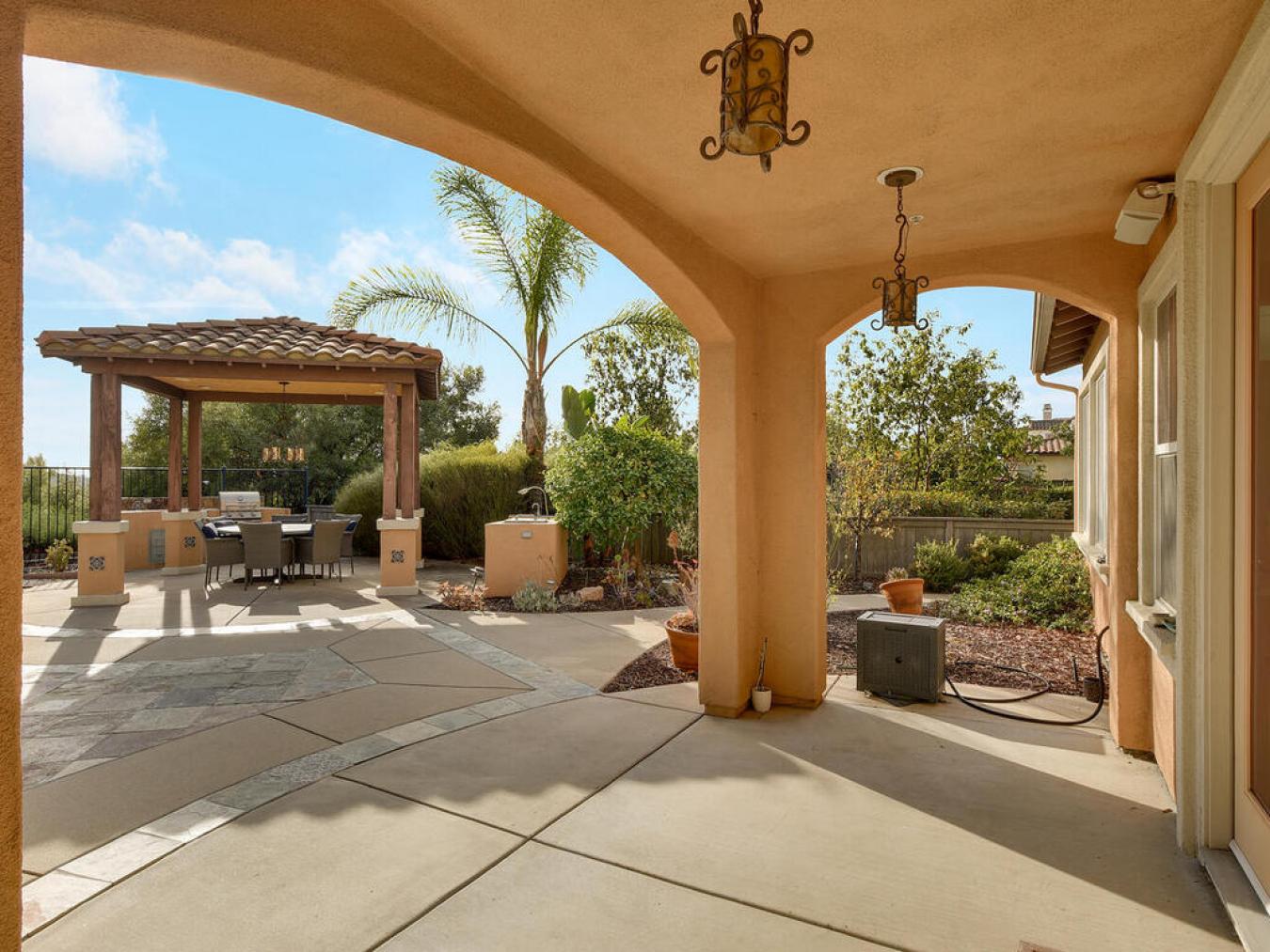 2509 Honeybell Lane, Escondido, California, 92027, United States, 5 Bedrooms Bedrooms, ,4 BathroomsBathrooms,Residential,For Sale,2509 Honeybell Lane,1689091