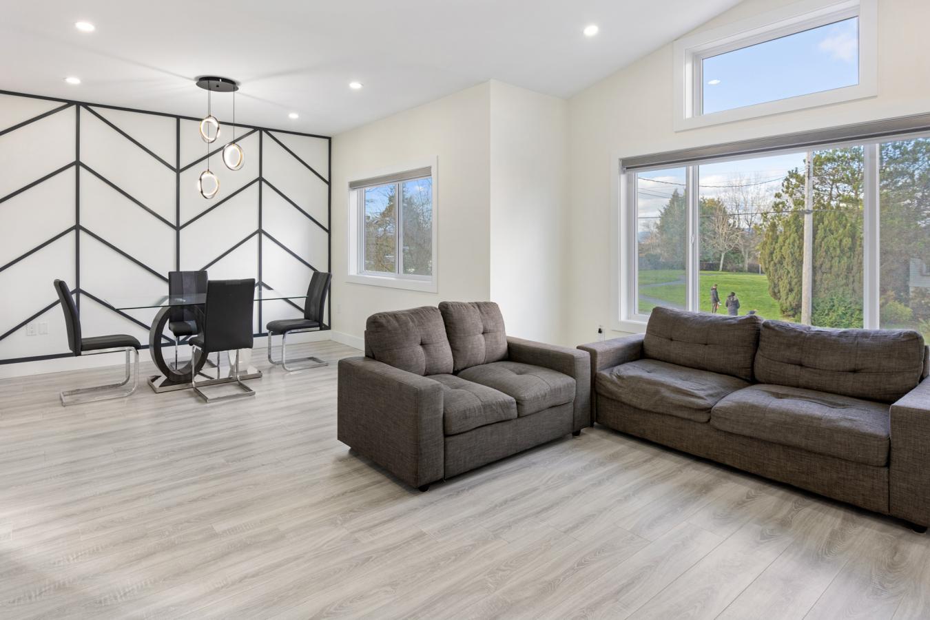 3174 Harriet Road, Victoria, BC, V9A 1T8, Canada, 6 Bedrooms Bedrooms, ,-38 BathroomBathrooms,Residential,For Sale,3174 Harriet Road,1689085