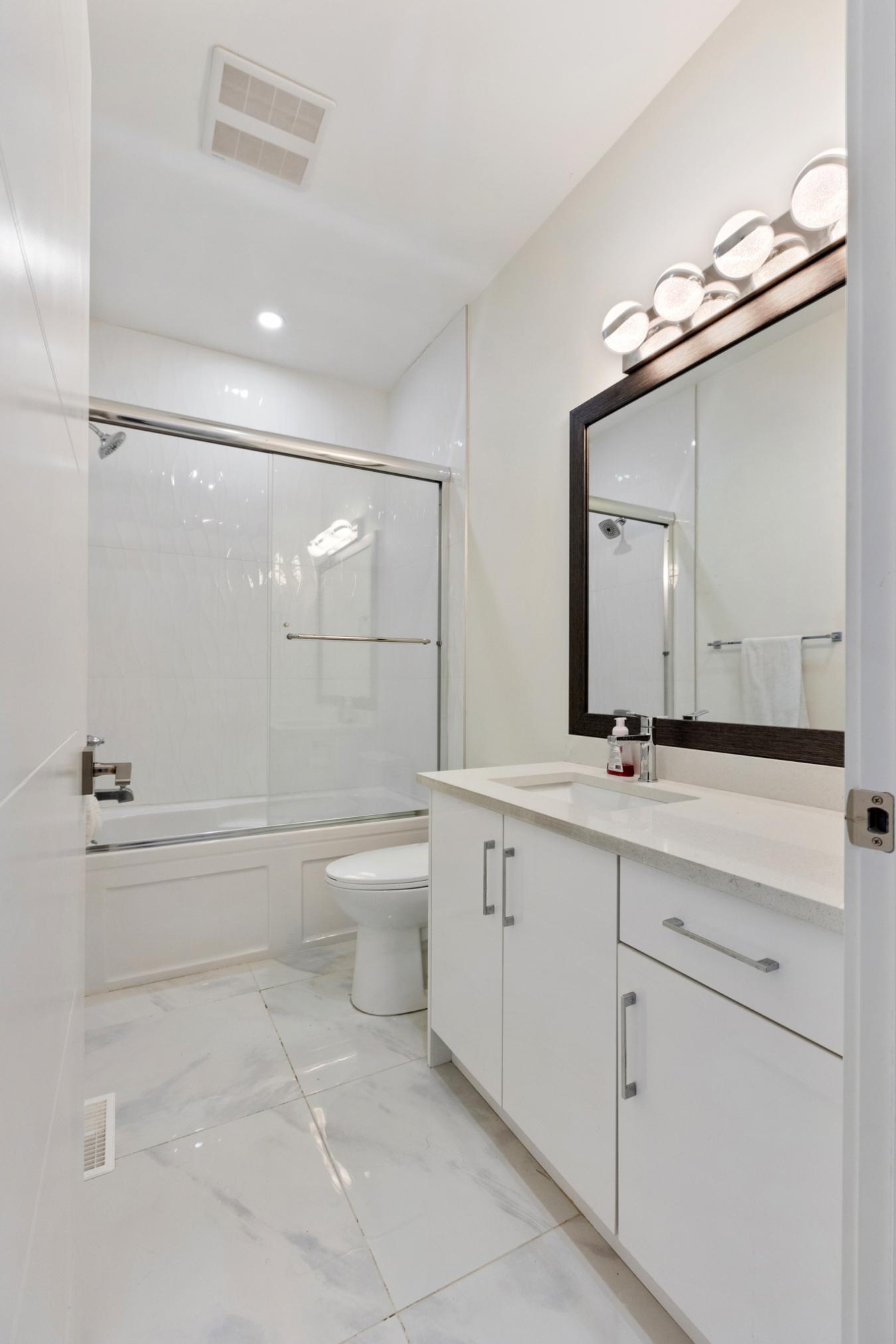 3174 Harriet Road, Victoria, BC, V9A 1T8, Canada, 6 Bedrooms Bedrooms, ,-38 BathroomBathrooms,Residential,For Sale,3174 Harriet Road,1689085