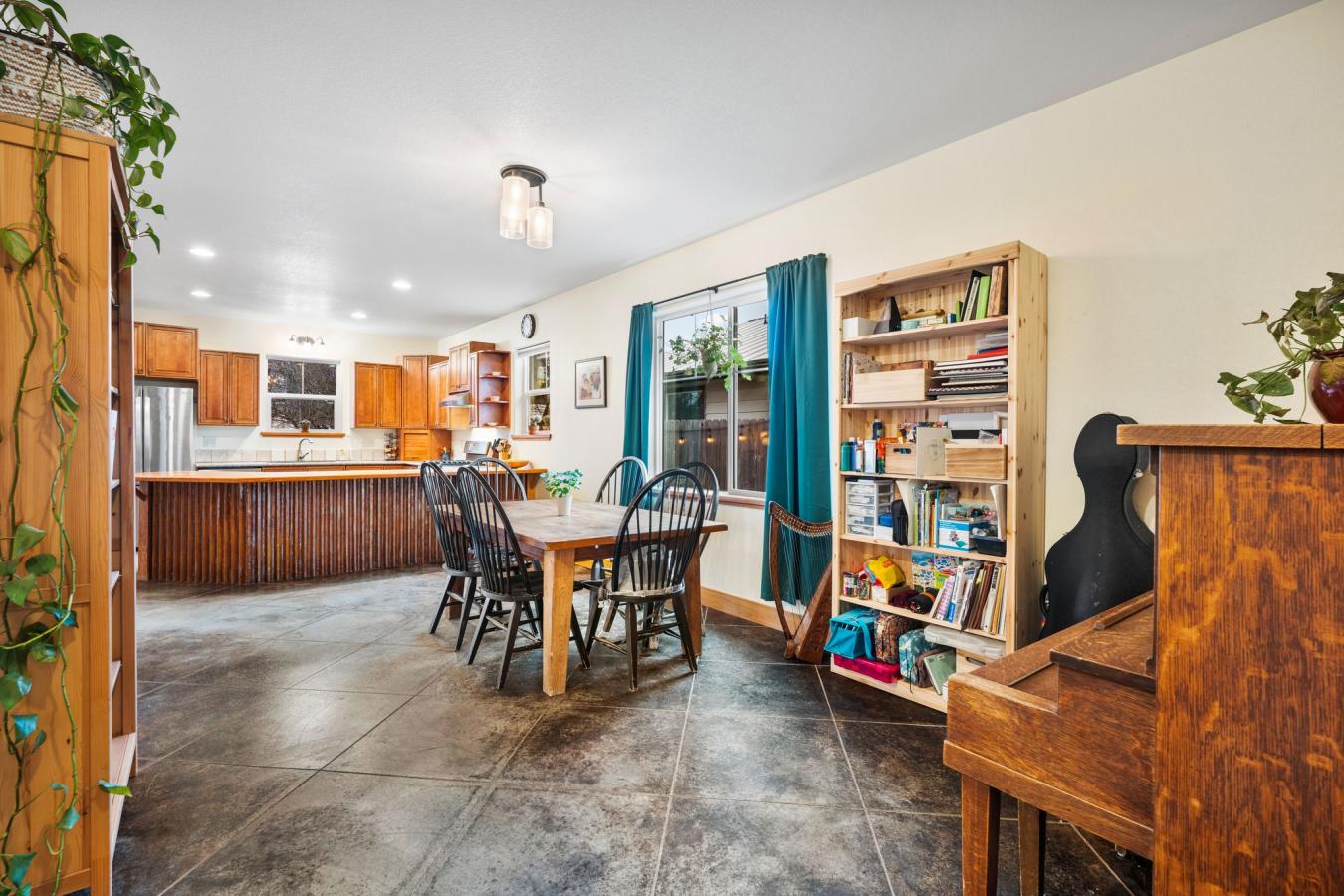 Sandpoint, Idaho, 83864, United States, 3 Bedrooms Bedrooms, ,2 BathroomsBathrooms,Residential,For Sale,1709483