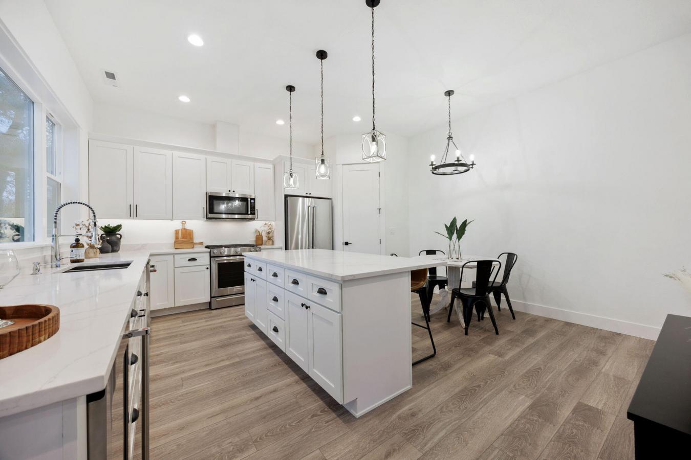 Eagle Point, OR, 97524, United States, 3 Bedrooms Bedrooms, ,2 BathroomsBathrooms,Residential,For Sale,1692293