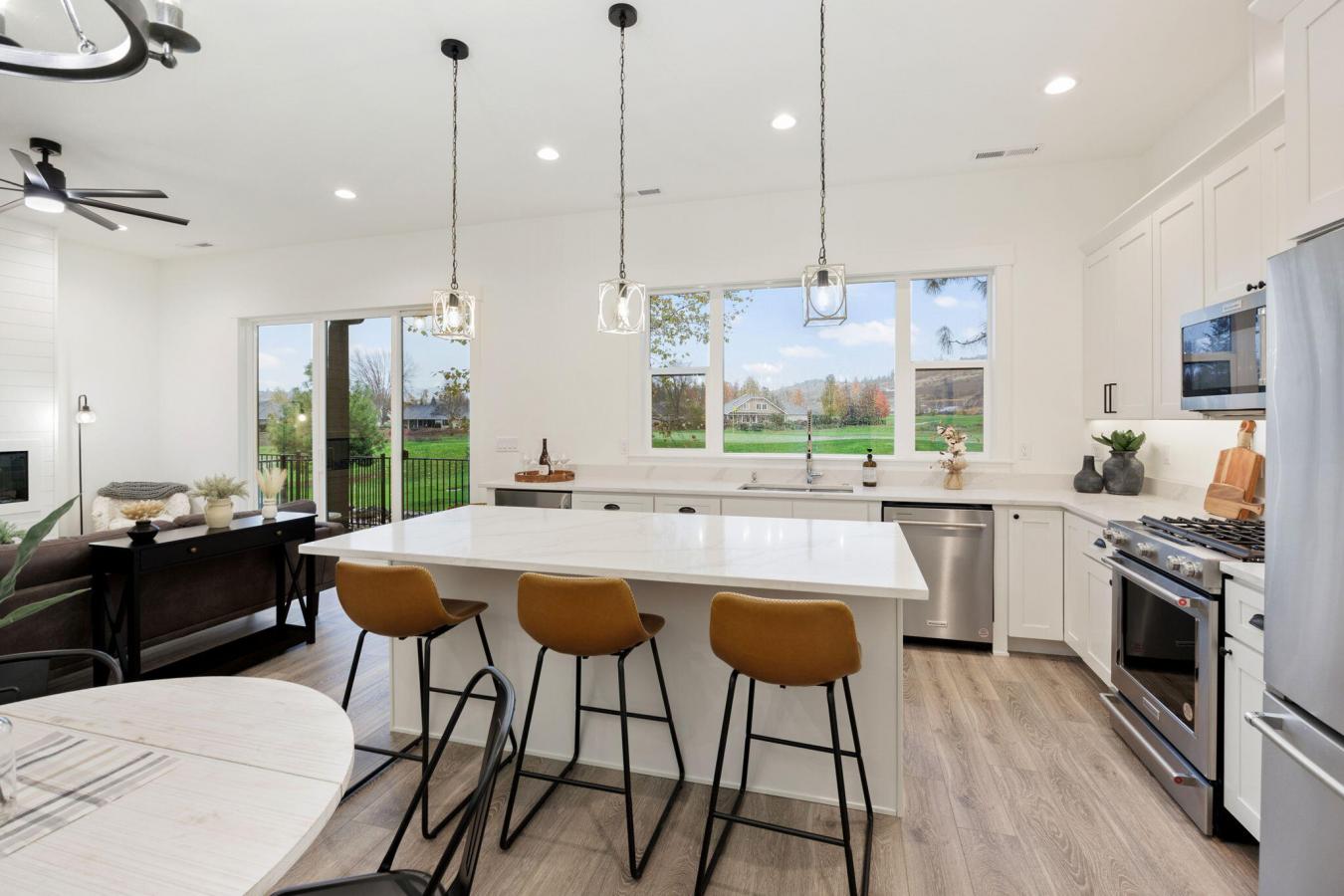 Eagle Point, OR, 97524, United States, 3 Bedrooms Bedrooms, ,2 BathroomsBathrooms,Residential,For Sale,1692293