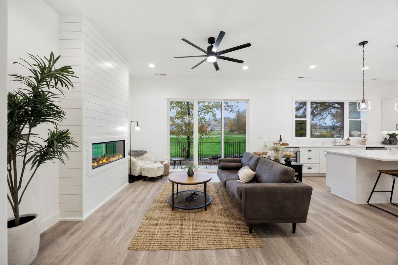 Eagle Point, OR, 97524, United States, 3 Bedrooms Bedrooms, ,2 BathroomsBathrooms,Residential,For Sale,1692293