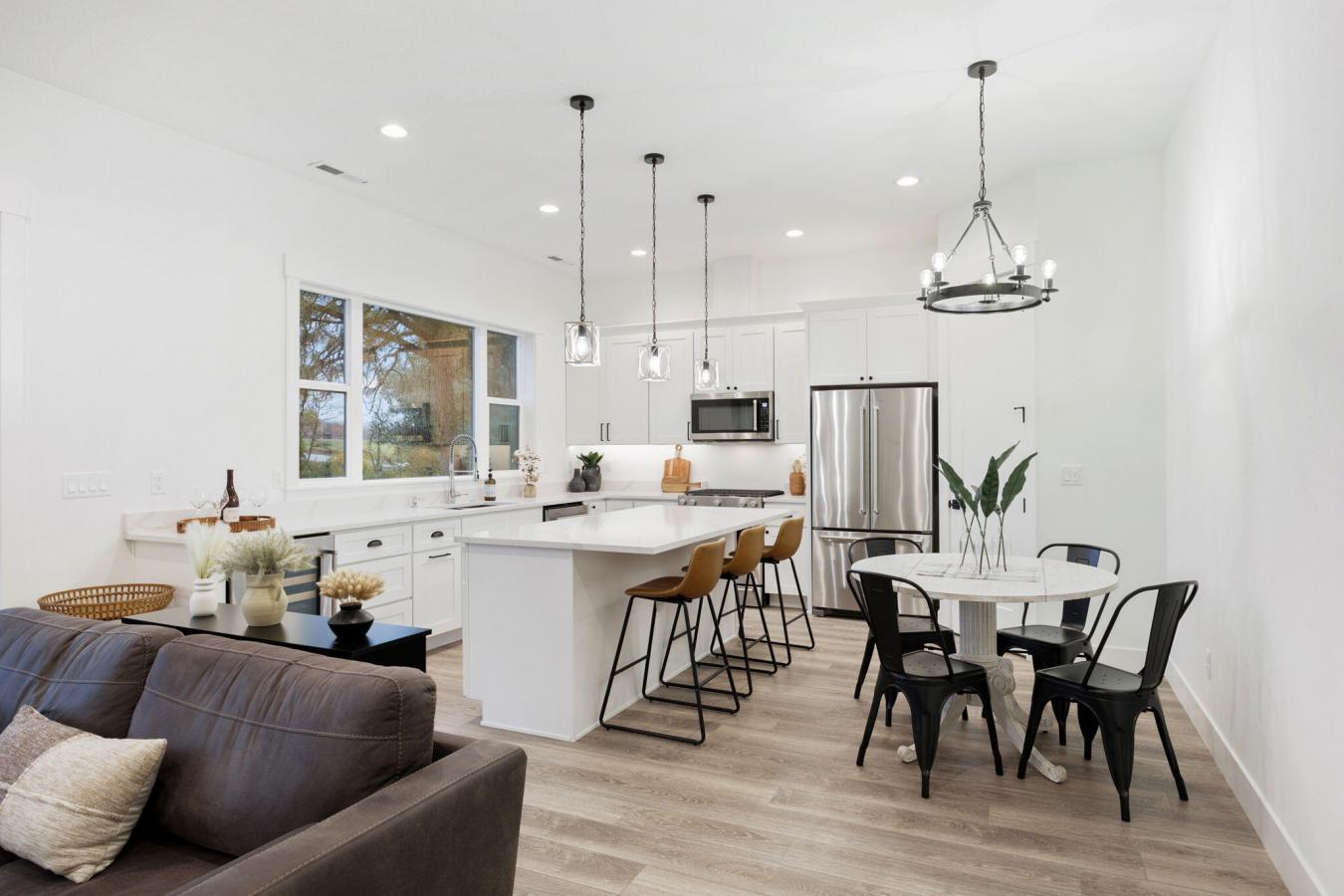 Eagle Point, OR, 97524, United States, 3 Bedrooms Bedrooms, ,2 BathroomsBathrooms,Residential,For Sale,1692293