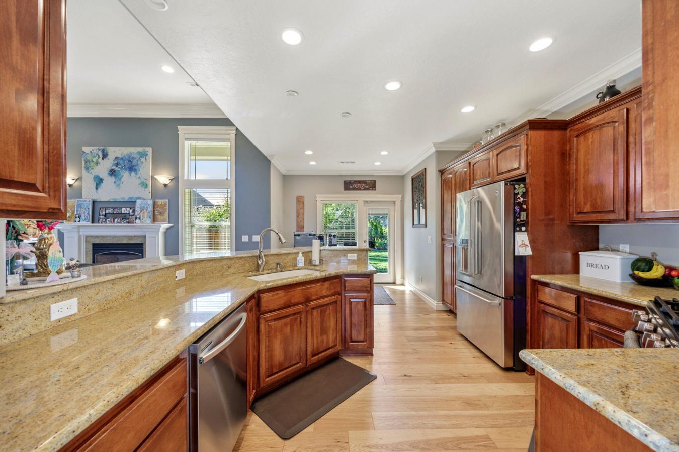 Central Point, OR, 97502, United States, 3 Bedrooms Bedrooms, ,2 BathroomsBathrooms,Residential,For Sale,1692292