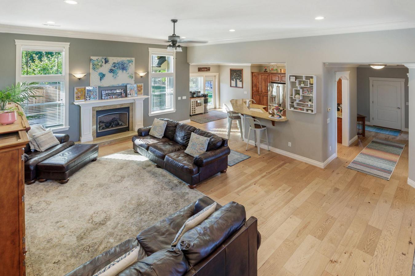 Central Point, OR, 97502, United States, 3 Bedrooms Bedrooms, ,2 BathroomsBathrooms,Residential,For Sale,1692292