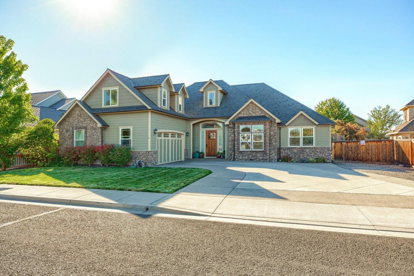 Central Point, OR, 97502, United States, 3 Bedrooms Bedrooms, ,2 BathroomsBathrooms,Residential,For Sale,1692292