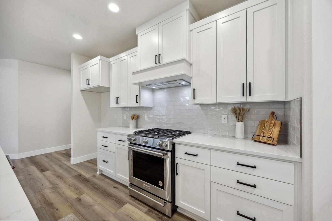 Medford, OR, 97504, United States, 4 Bedrooms Bedrooms, ,2 BathroomsBathrooms,Residential,For Sale,1692286