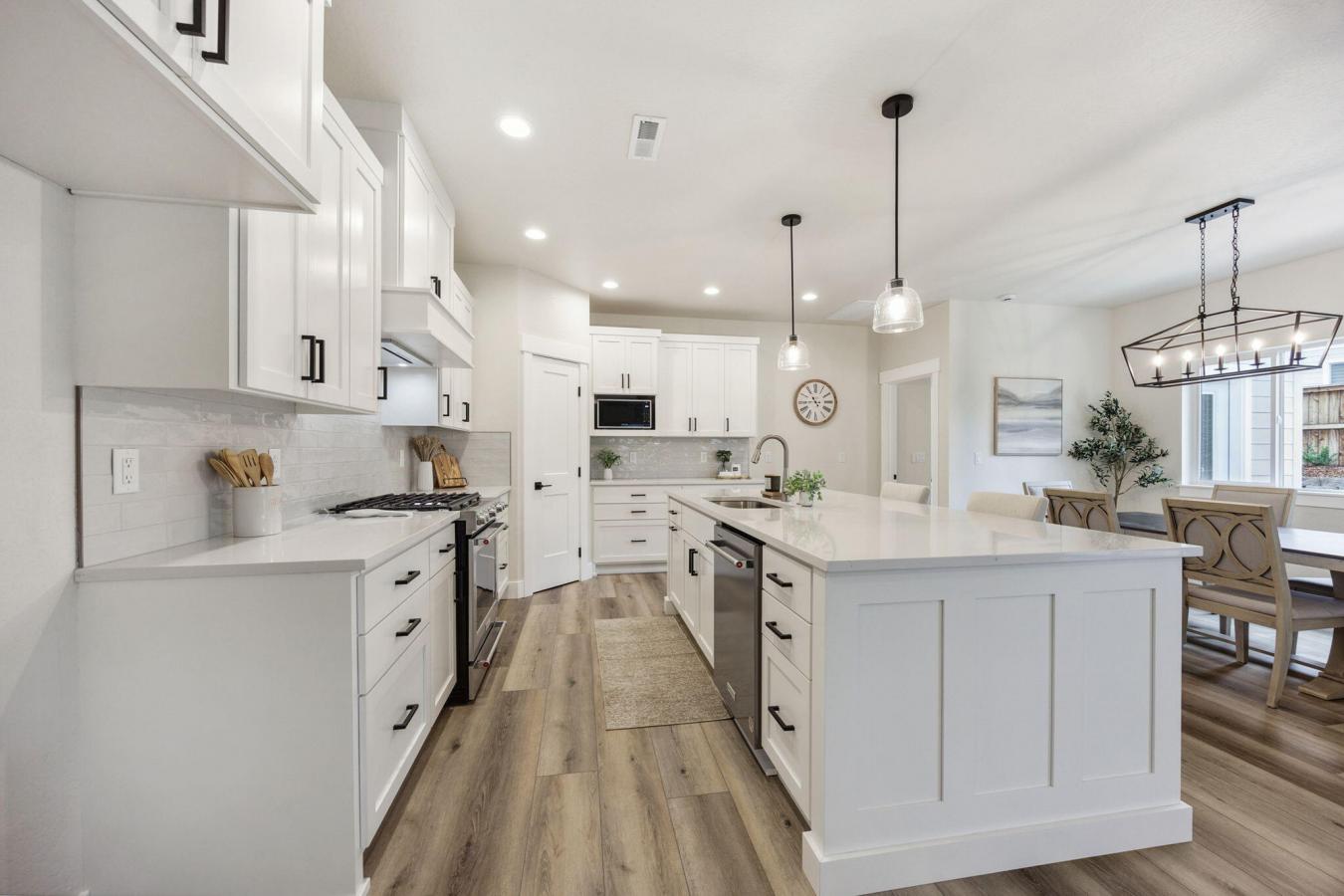 Medford, OR, 97504, United States, 4 Bedrooms Bedrooms, ,2 BathroomsBathrooms,Residential,For Sale,1692286