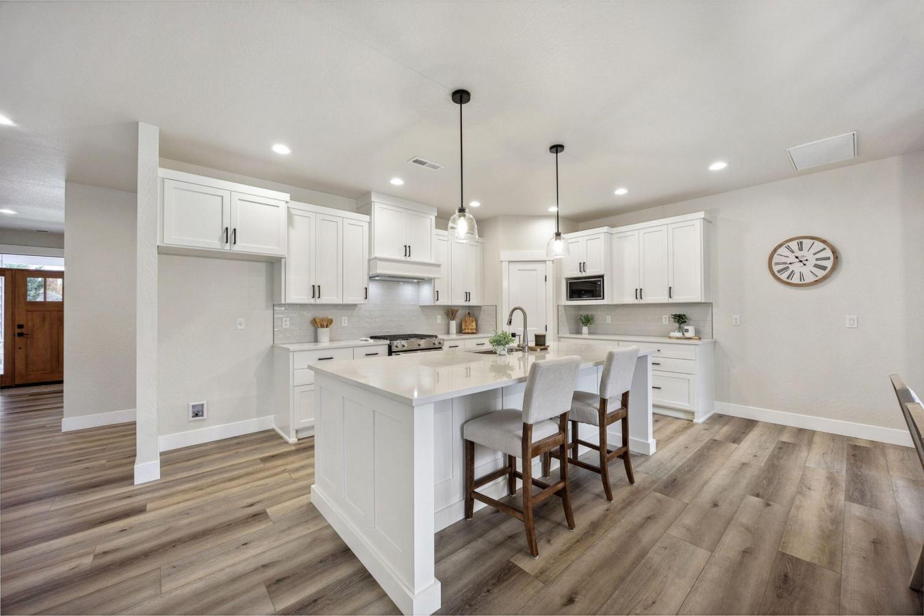 Medford, OR, 97504, United States, 4 Bedrooms Bedrooms, ,2 BathroomsBathrooms,Residential,For Sale,1692286