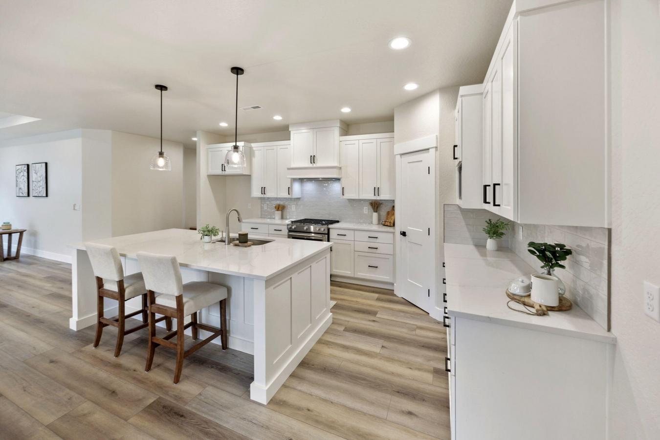 Medford, OR, 97504, United States, 4 Bedrooms Bedrooms, ,2 BathroomsBathrooms,Residential,For Sale,1692286