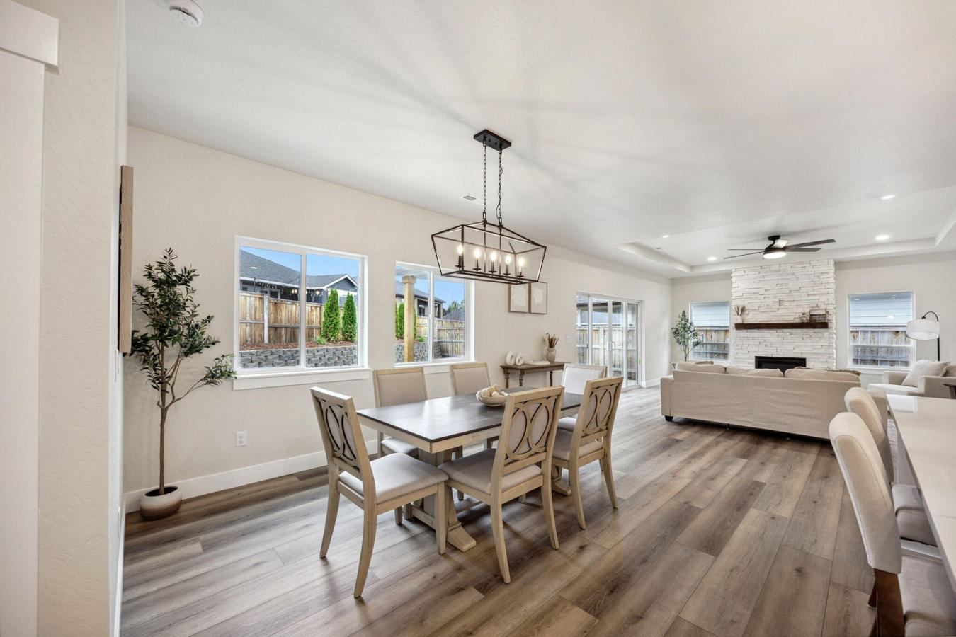 Medford, OR, 97504, United States, 4 Bedrooms Bedrooms, ,2 BathroomsBathrooms,Residential,For Sale,1692286