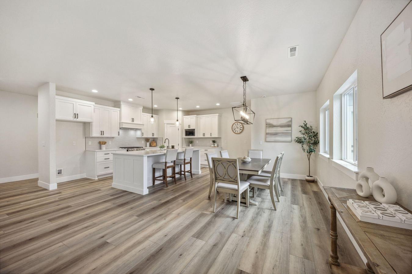 Medford, OR, 97504, United States, 4 Bedrooms Bedrooms, ,2 BathroomsBathrooms,Residential,For Sale,1692286