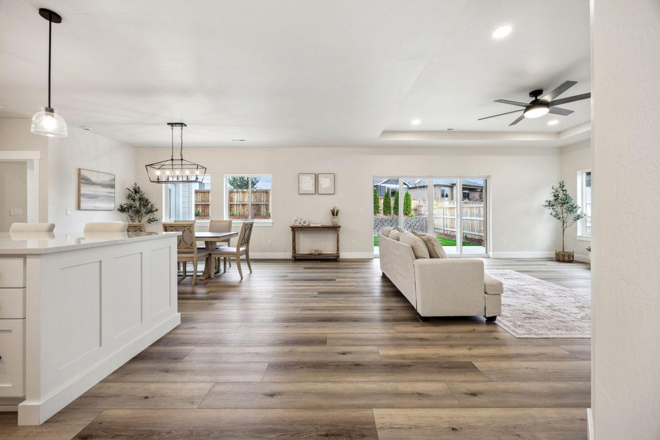 Medford, OR, 97504, United States, 4 Bedrooms Bedrooms, ,2 BathroomsBathrooms,Residential,For Sale,1692286