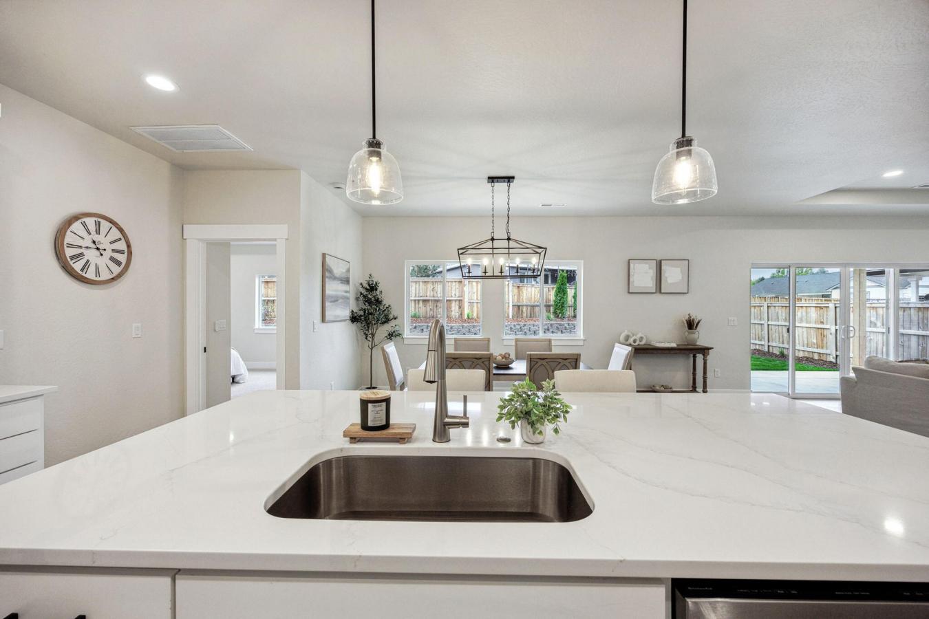 Medford, OR, 97504, United States, 4 Bedrooms Bedrooms, ,2 BathroomsBathrooms,Residential,For Sale,1692286