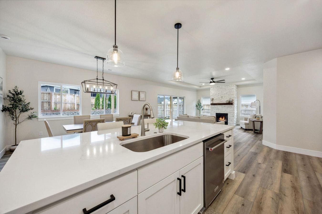 Medford, OR, 97504, United States, 4 Bedrooms Bedrooms, ,2 BathroomsBathrooms,Residential,For Sale,1692286