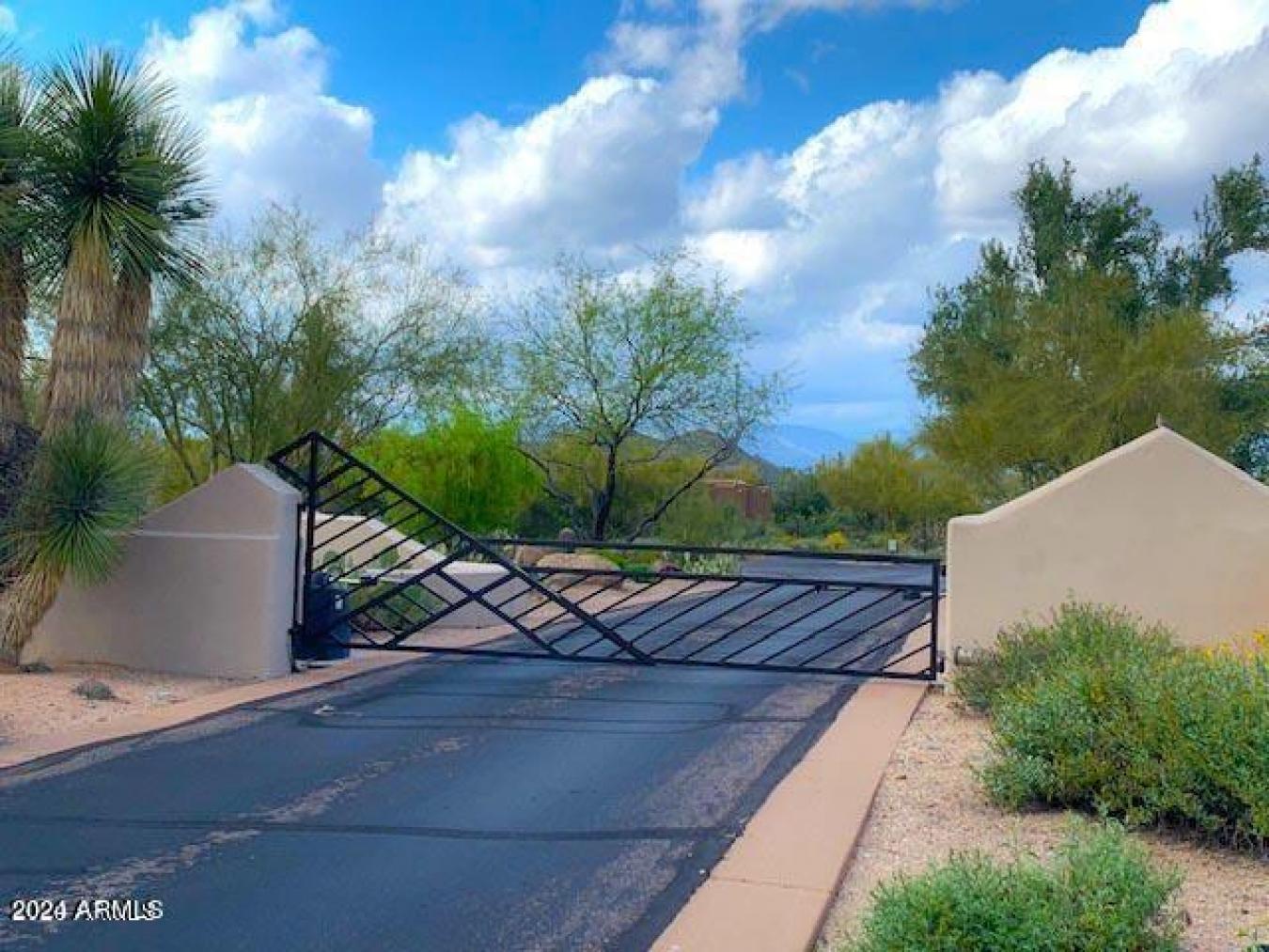SUNSET AND MOUNTAIN VIEWS! Build your dream home on this spectacular h – image 2