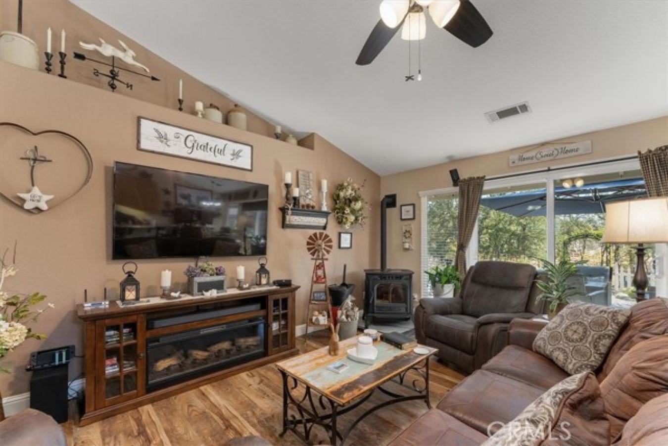 Discover your dream home nestled in a serene Sacramento River communit – image 10