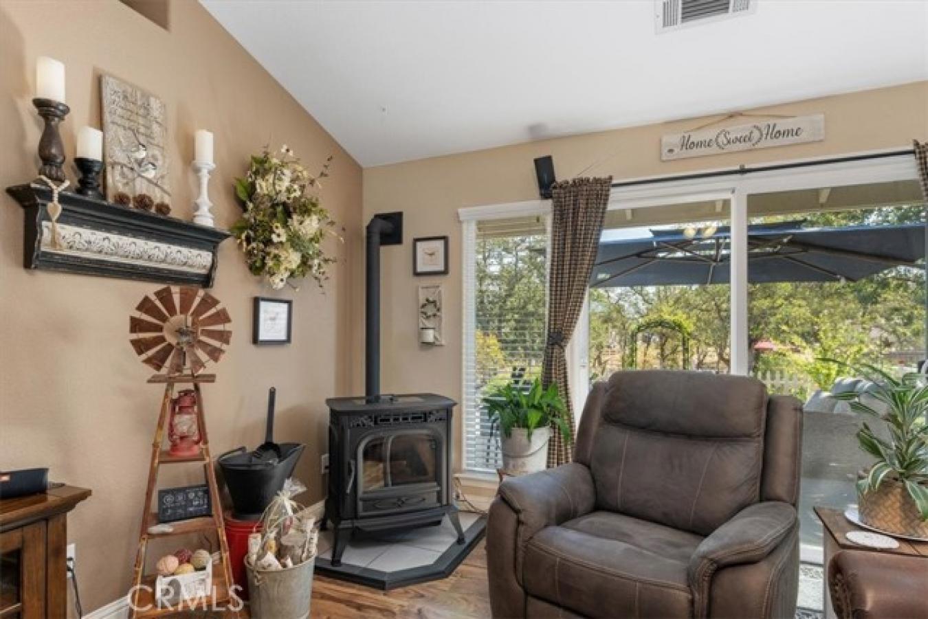 Discover your dream home nestled in a serene Sacramento River communit – image 11