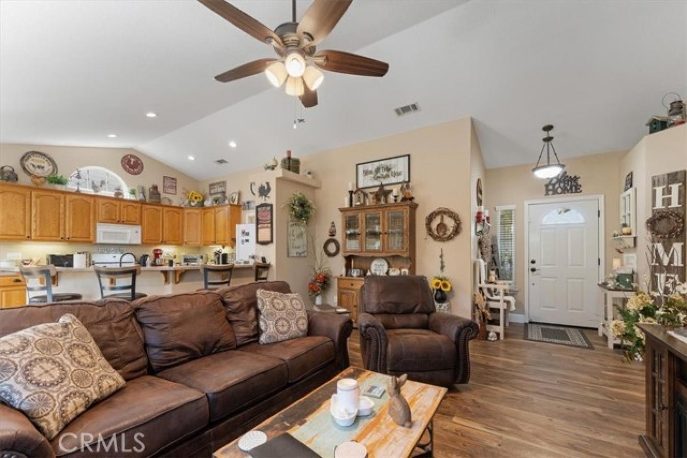 Discover your dream home nestled in a serene Sacramento River communit – image 12