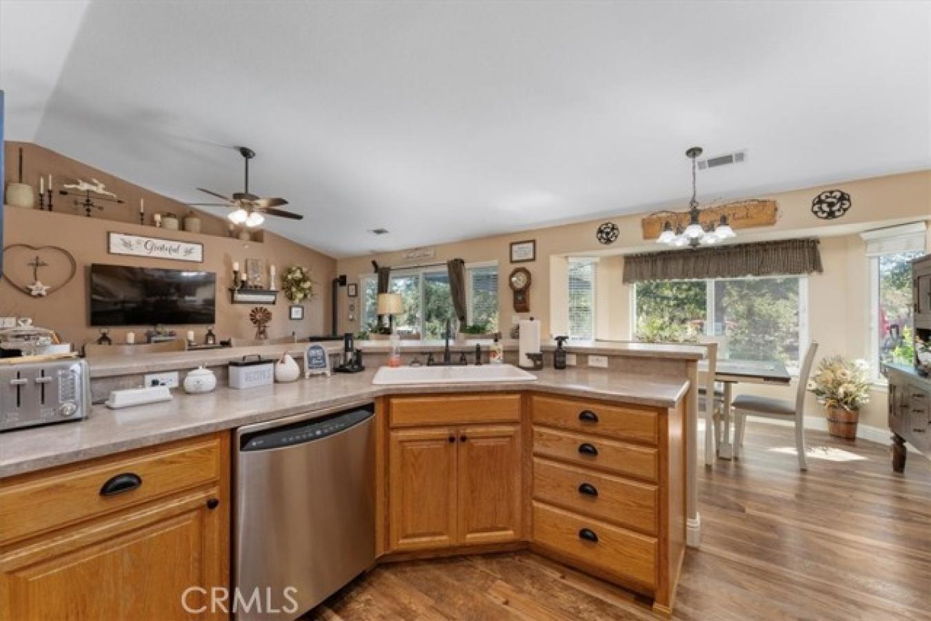 Discover your dream home nestled in a serene Sacramento River communit – image 15