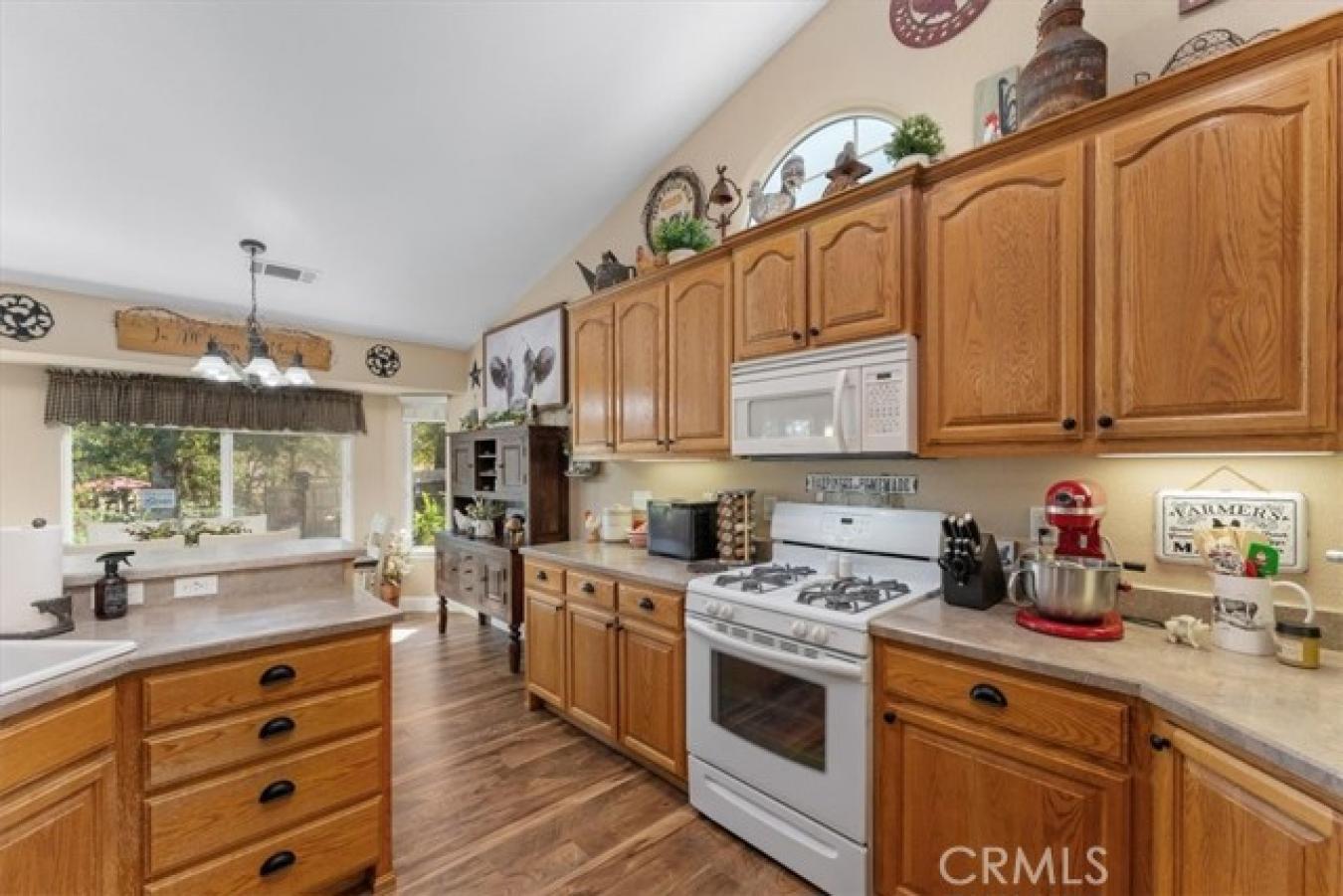 Discover your dream home nestled in a serene Sacramento River communit – image 16