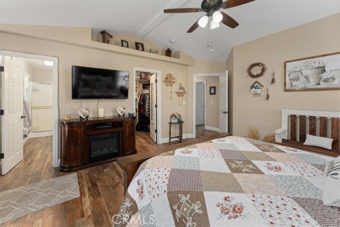 Discover your dream home nestled in a serene Sacramento River communit – image 20