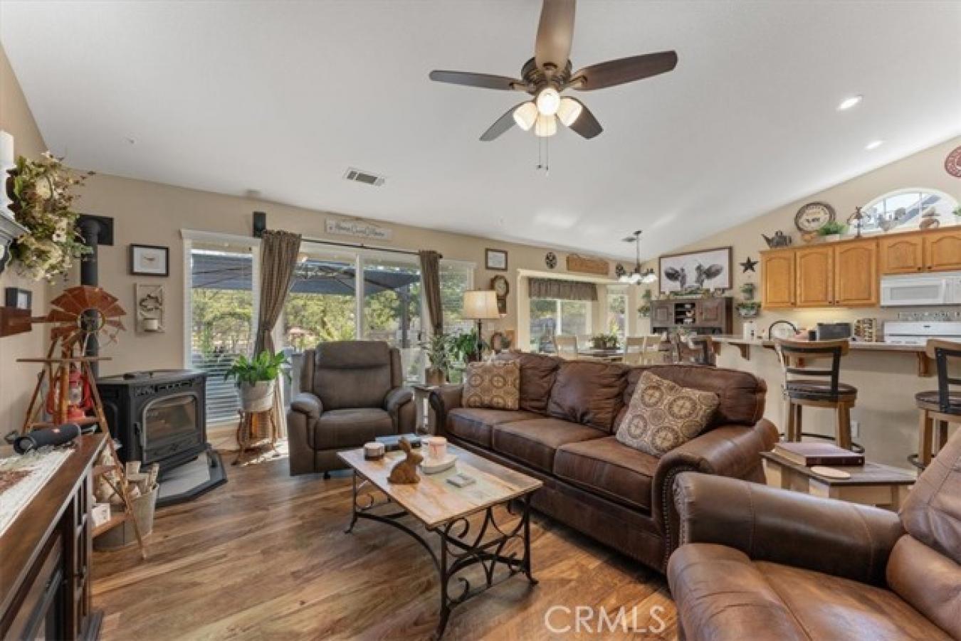 Discover your dream home nestled in a serene Sacramento River communit – image 9