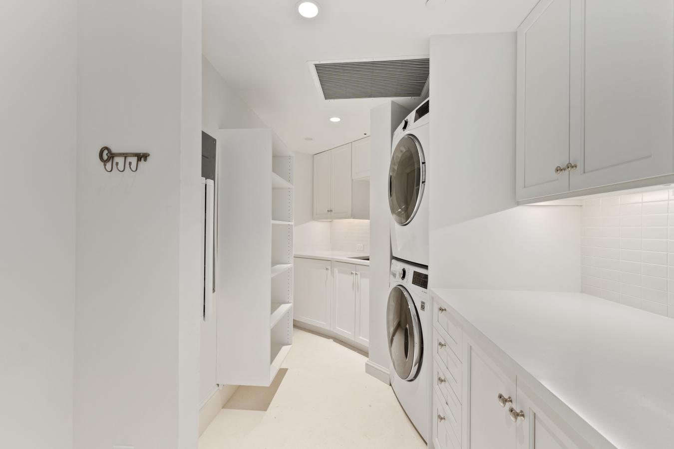 Stuart, FL, 34996, United States, 3 Bedrooms Bedrooms, ,3 BathroomsBathrooms,Residential,For Sale,1697519