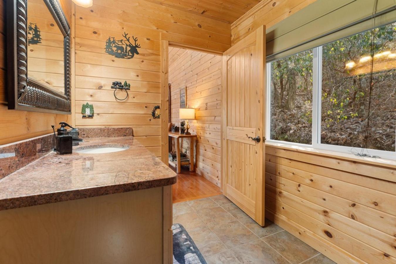 Franklin, NC, 28734, United States, 3 Bedrooms Bedrooms, ,3 BathroomsBathrooms,Residential,For Sale,1697508