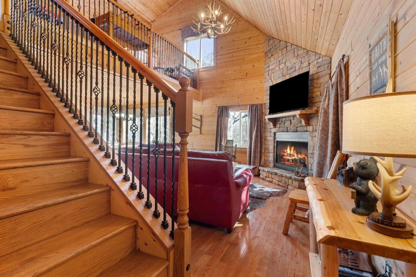 Franklin, NC, 28734, United States, 3 Bedrooms Bedrooms, ,3 BathroomsBathrooms,Residential,For Sale,1697508