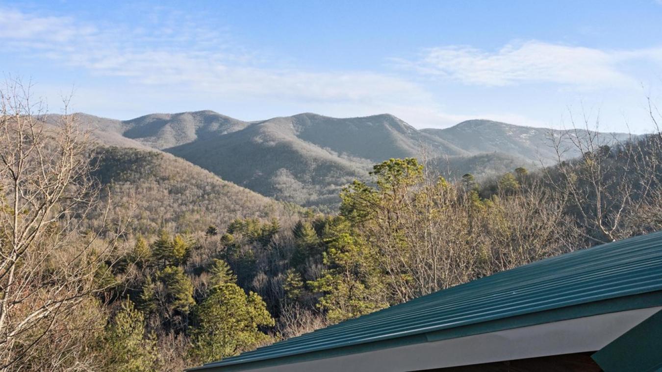 Franklin, NC, 28734, United States, 3 Bedrooms Bedrooms, ,3 BathroomsBathrooms,Residential,For Sale,1697508