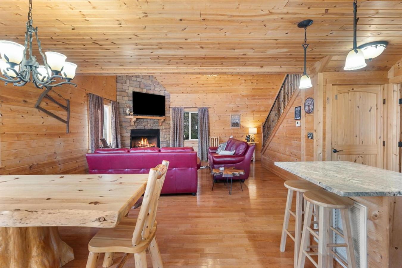 Franklin, NC, 28734, United States, 3 Bedrooms Bedrooms, ,3 BathroomsBathrooms,Residential,For Sale,1697508