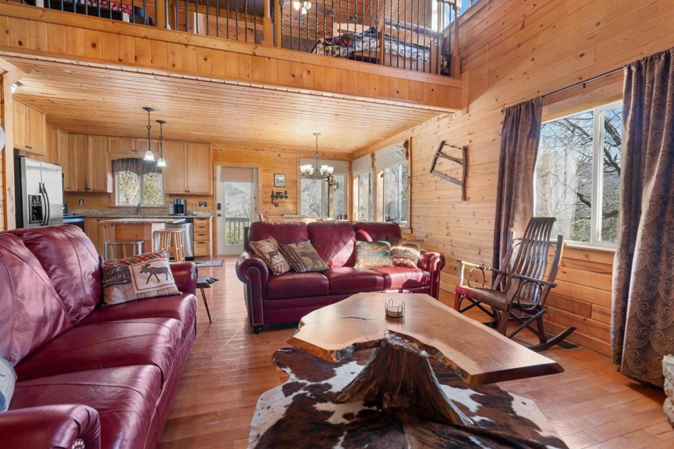 Franklin, NC, 28734, United States, 3 Bedrooms Bedrooms, ,3 BathroomsBathrooms,Residential,For Sale,1697508