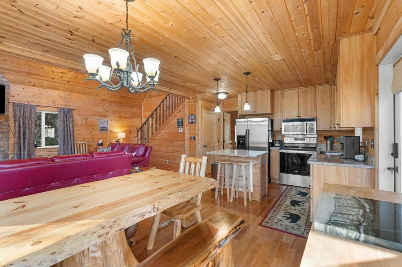 Franklin, NC, 28734, United States, 3 Bedrooms Bedrooms, ,3 BathroomsBathrooms,Residential,For Sale,1697508