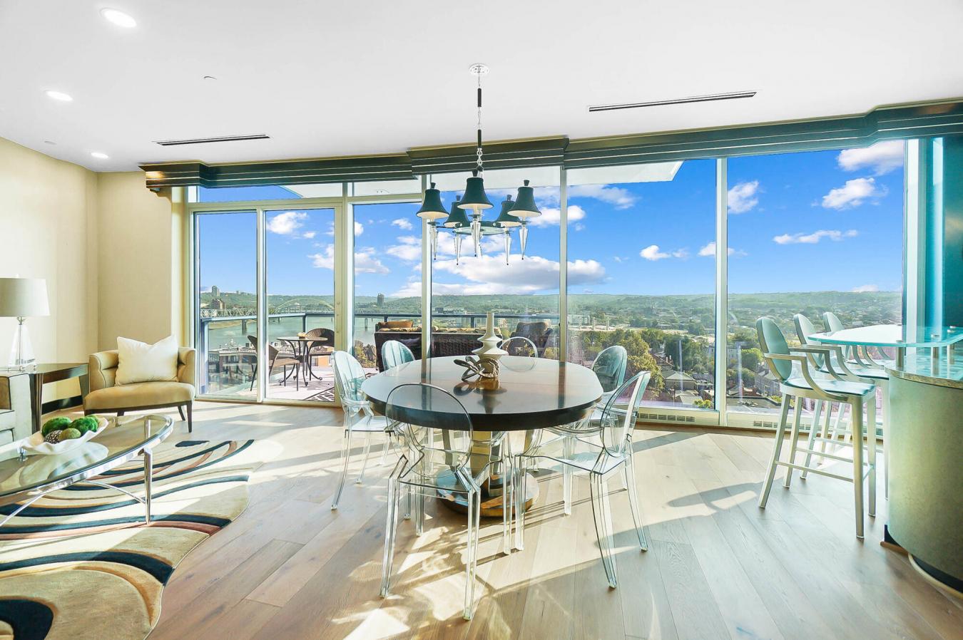 Covington, KY, 41011, United States, 2 Bedrooms Bedrooms, ,2 BathroomsBathrooms,Residential,For Sale,1697468