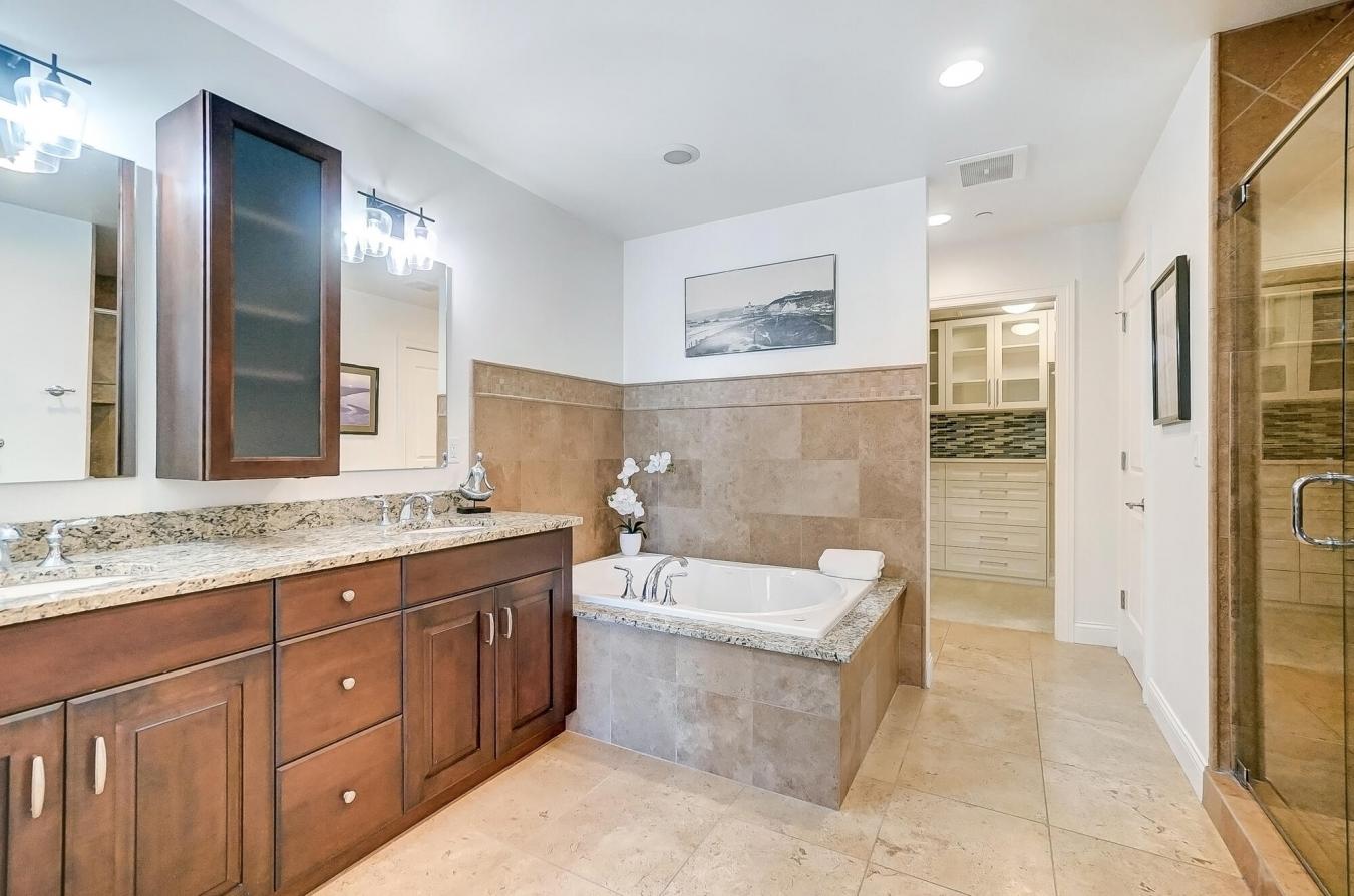 Covington, KY, 41011, United States, 2 Bedrooms Bedrooms, ,2 BathroomsBathrooms,Residential,For Sale,1697466