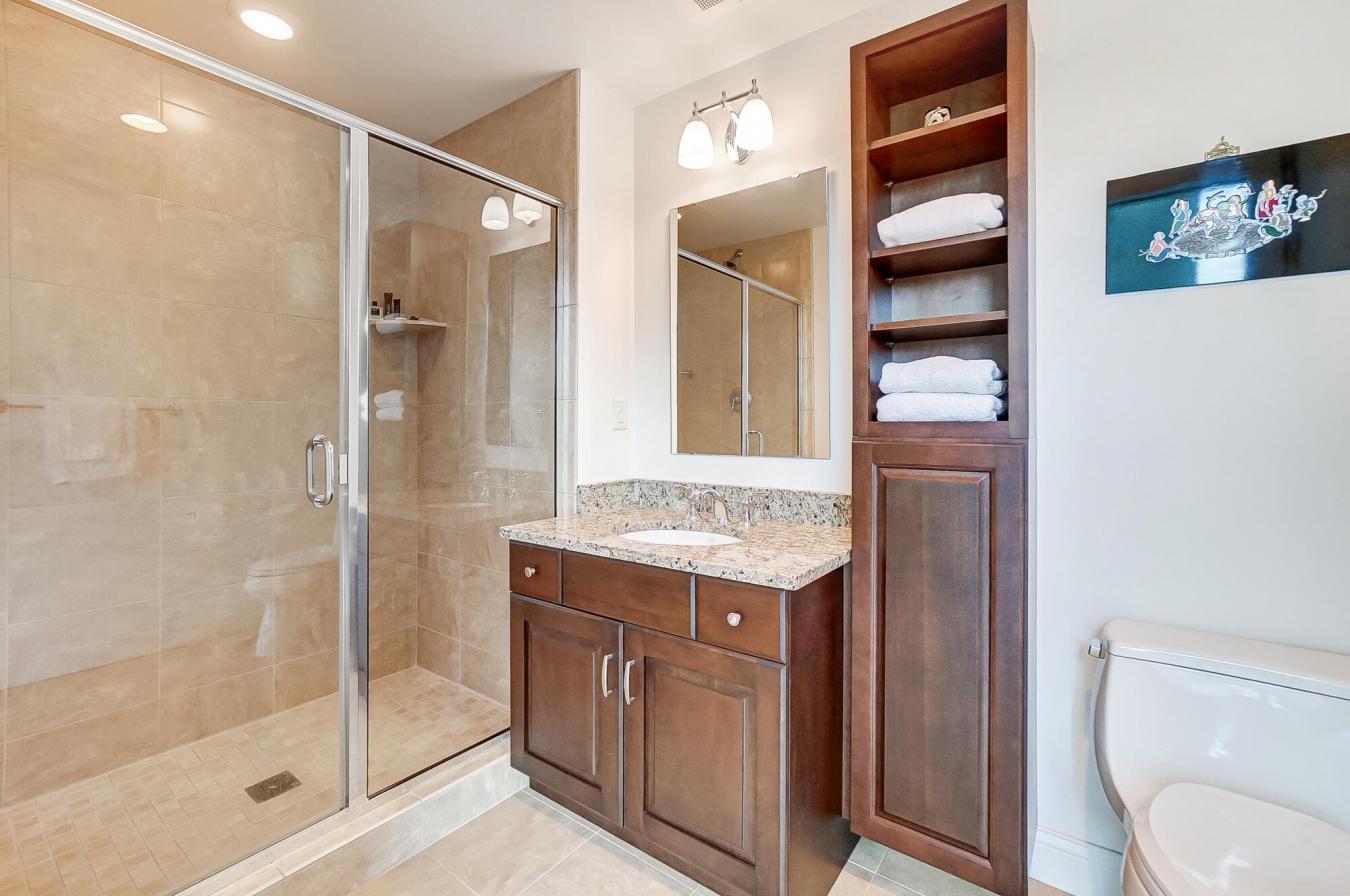 Covington, KY, 41011, United States, 2 Bedrooms Bedrooms, ,2 BathroomsBathrooms,Residential,For Sale,1697466