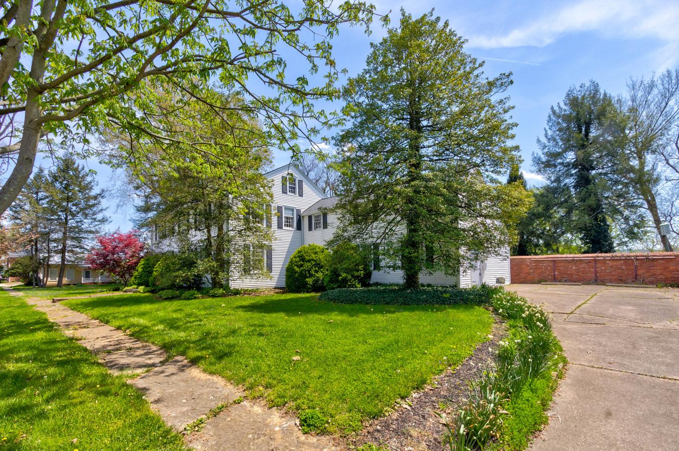 525 1st Avenue, Gallipolis, Ohio, 45631, United States, 5 Bedrooms Bedrooms, ,4 BathroomsBathrooms,Residential,For Sale,525 1st Avenue,1081286