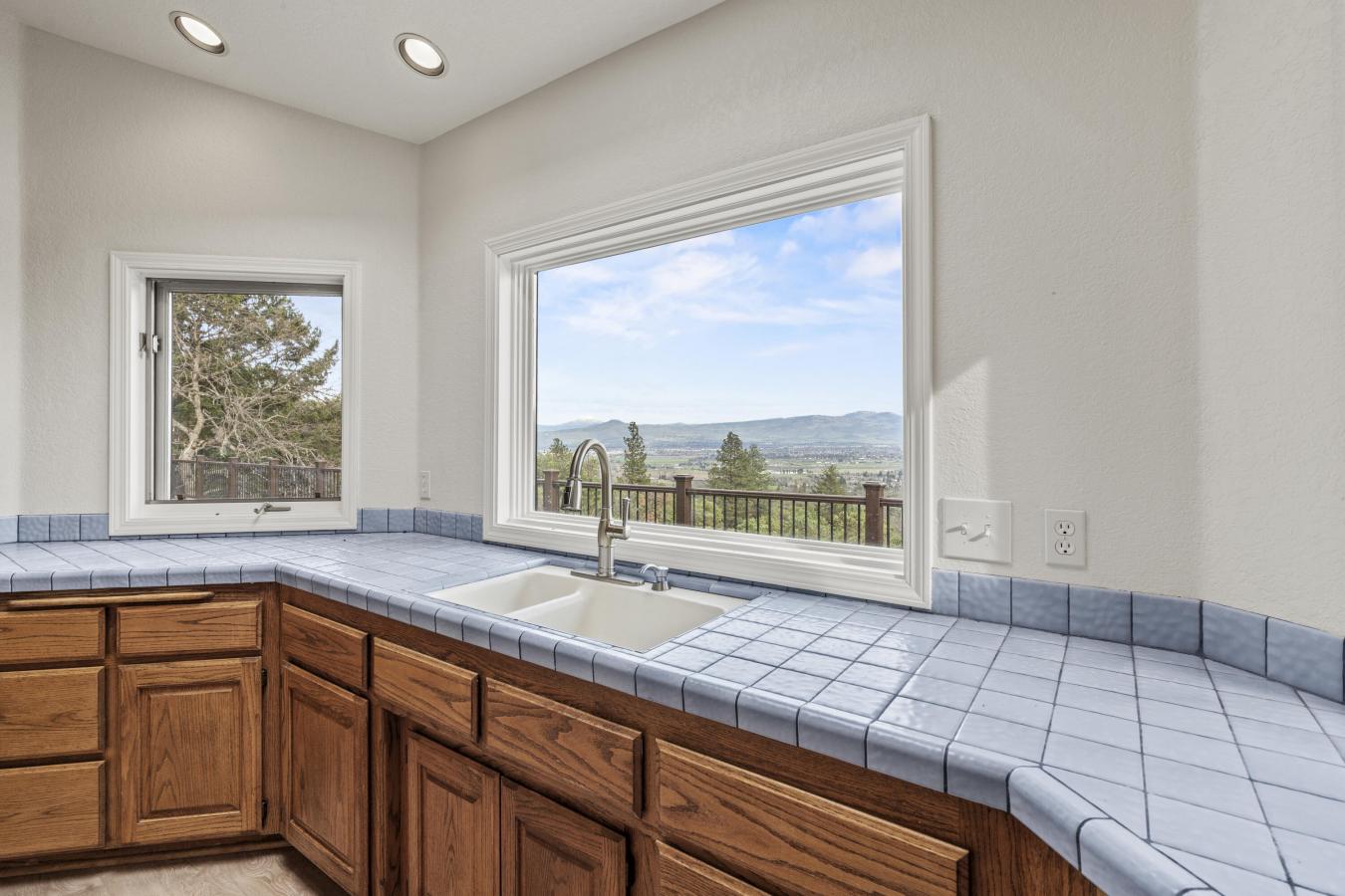 Jacksonville, OR, 97530, United States, 3 Bedrooms Bedrooms, ,2 BathroomsBathrooms,Residential,For Sale,1697438