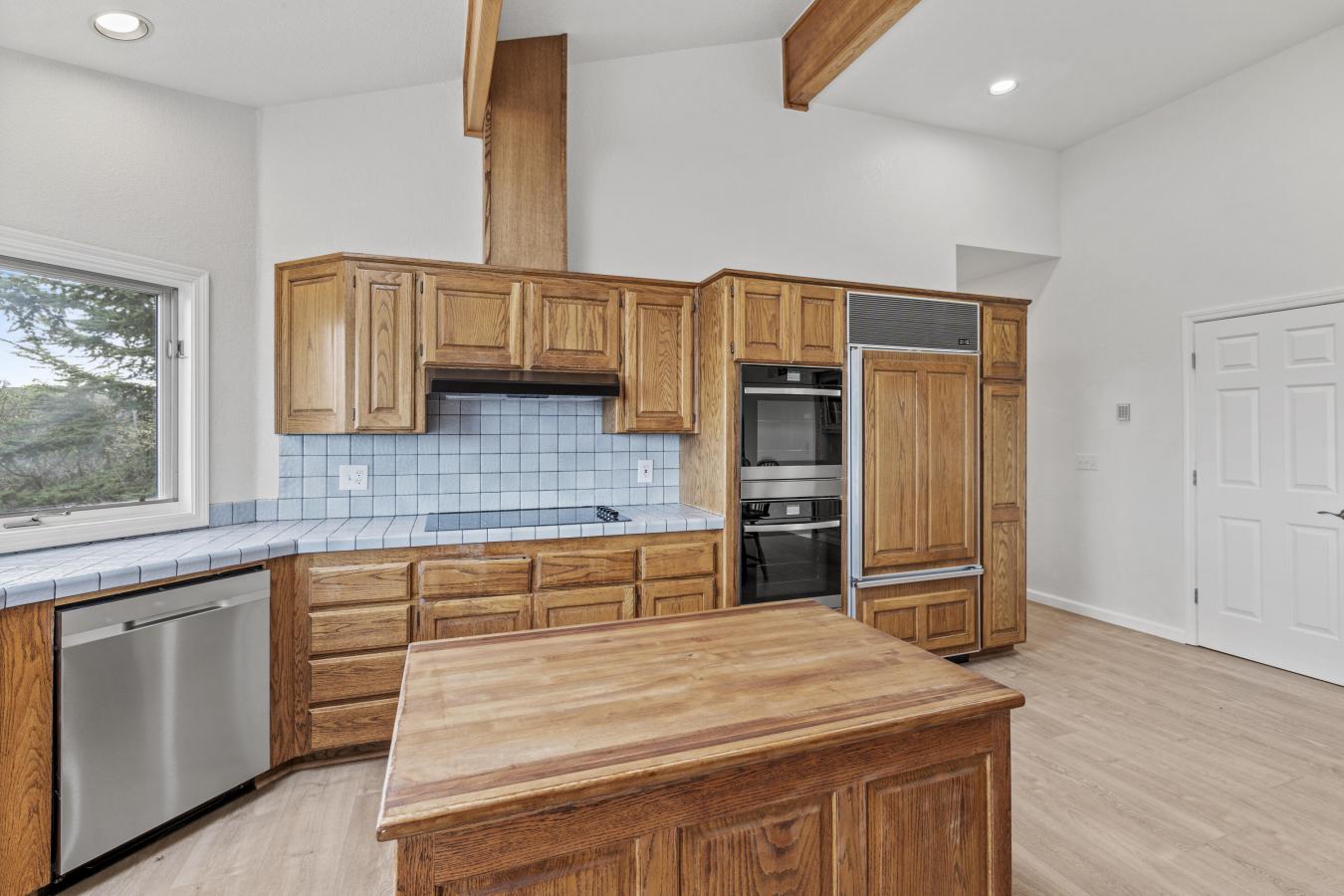 Jacksonville, OR, 97530, United States, 3 Bedrooms Bedrooms, ,2 BathroomsBathrooms,Residential,For Sale,1697438