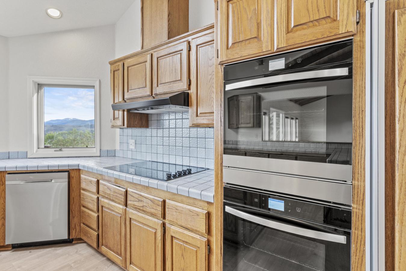 Jacksonville, OR, 97530, United States, 3 Bedrooms Bedrooms, ,2 BathroomsBathrooms,Residential,For Sale,1697438