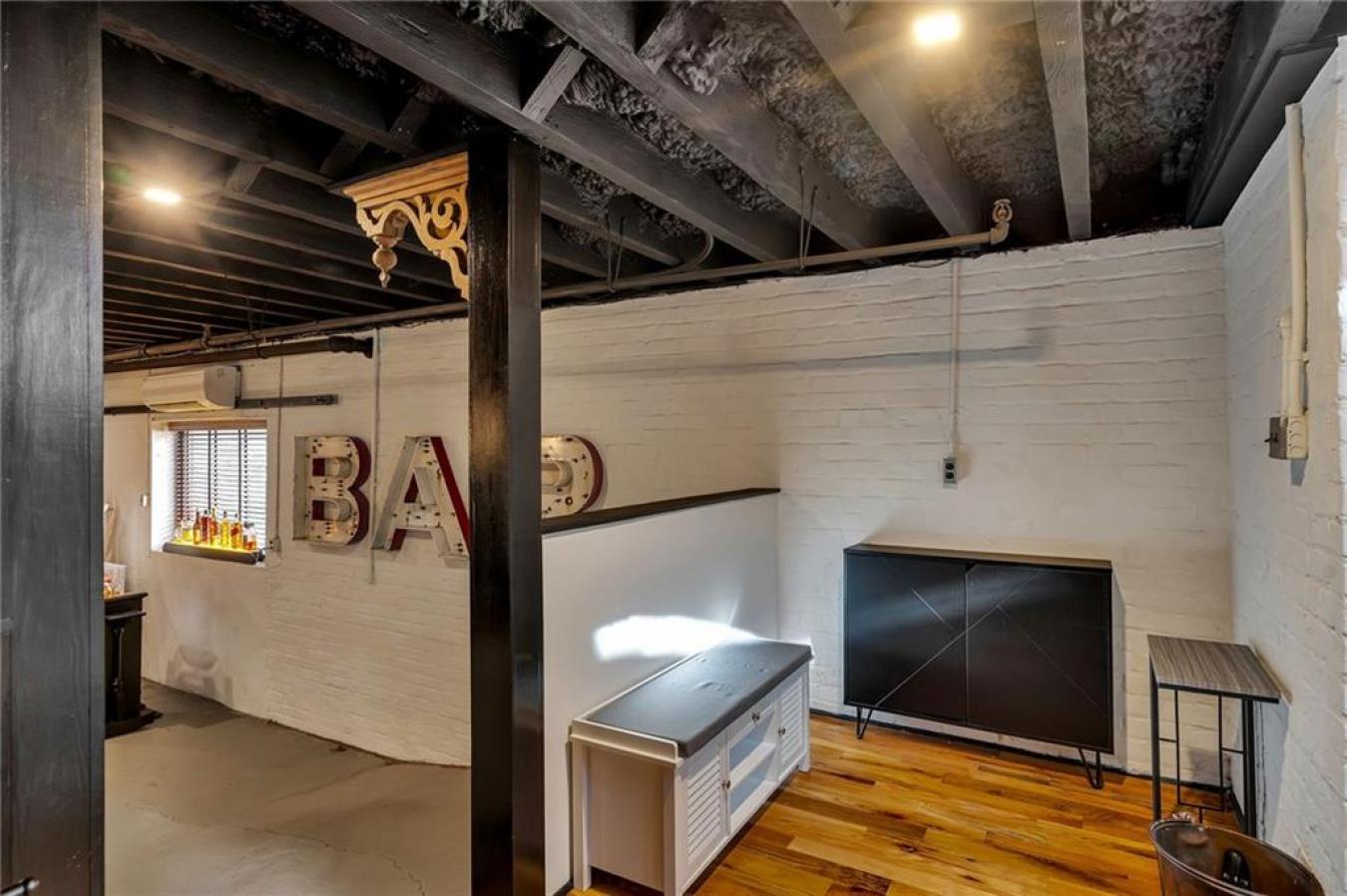 New Orleans, LA, 70130, United States, 2 Bedrooms Bedrooms, ,2 BathroomsBathrooms,Residential,For Sale,1697429