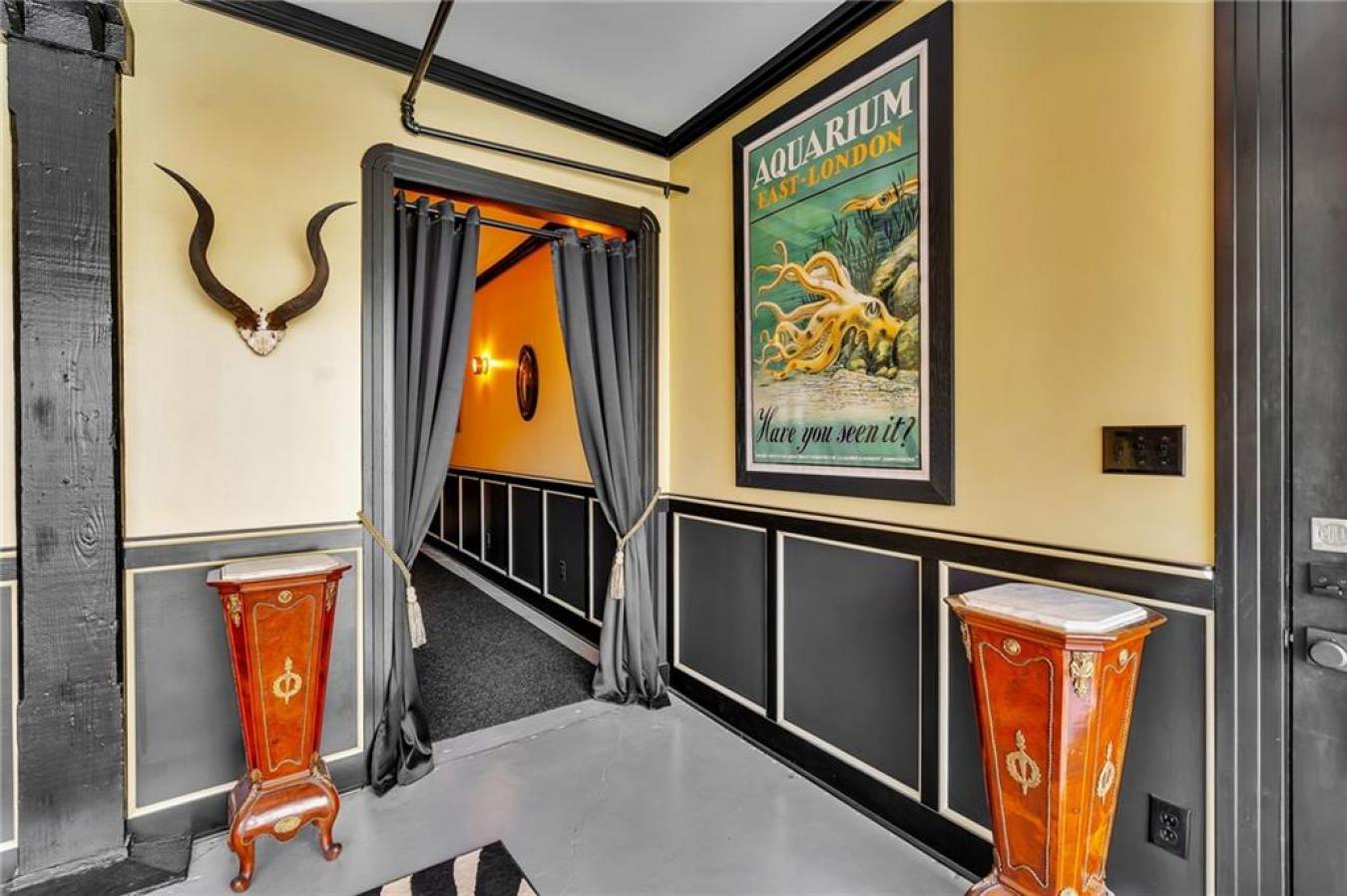 New Orleans, LA, 70130, United States, 2 Bedrooms Bedrooms, ,2 BathroomsBathrooms,Residential,For Sale,1697429