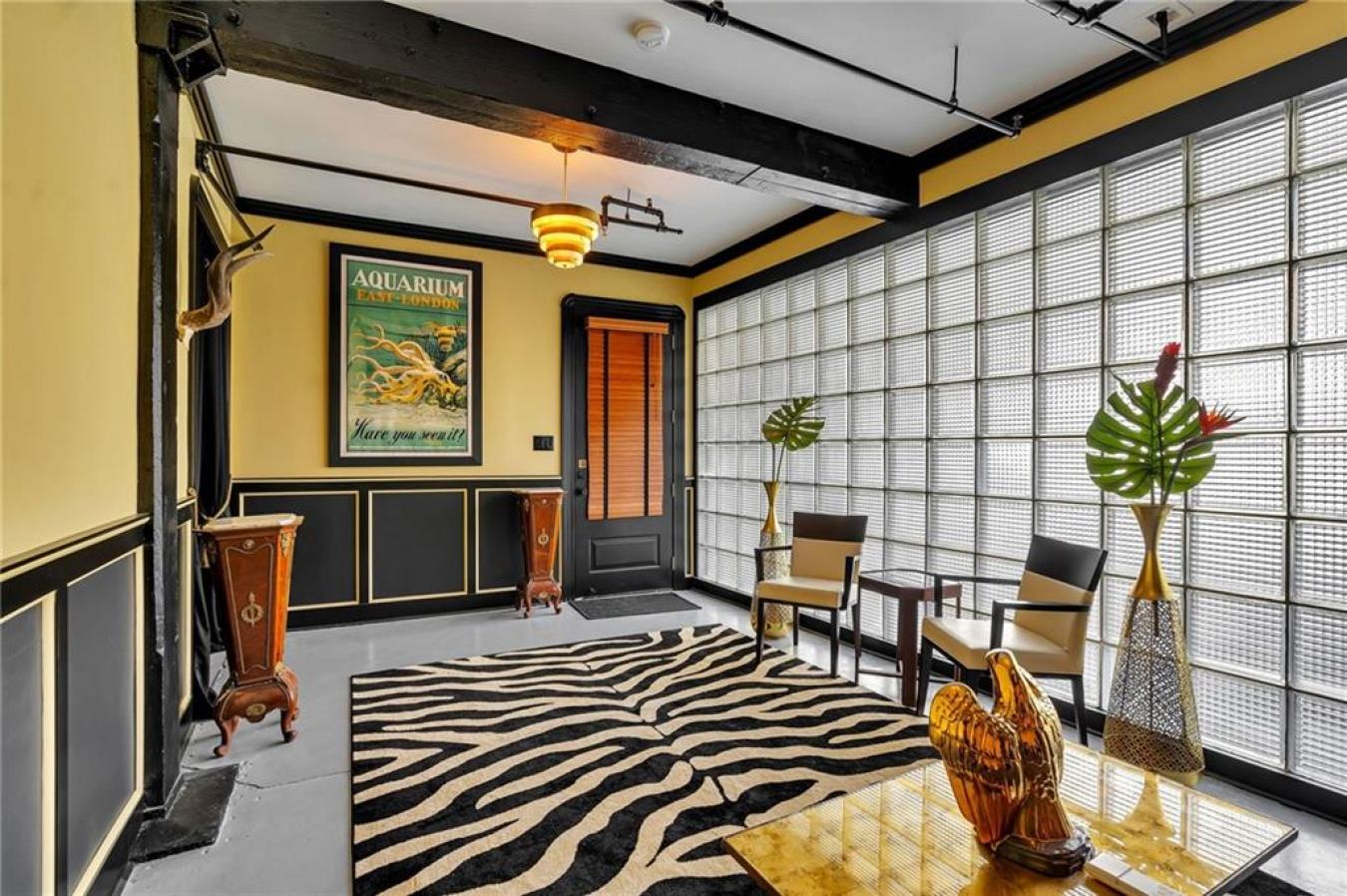 New Orleans, LA, 70130, United States, 2 Bedrooms Bedrooms, ,2 BathroomsBathrooms,Residential,For Sale,1697429