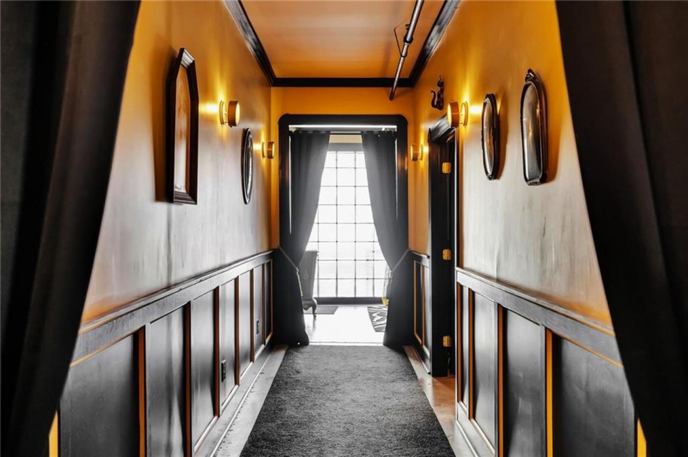 New Orleans, LA, 70130, United States, 2 Bedrooms Bedrooms, ,2 BathroomsBathrooms,Residential,For Sale,1697429
