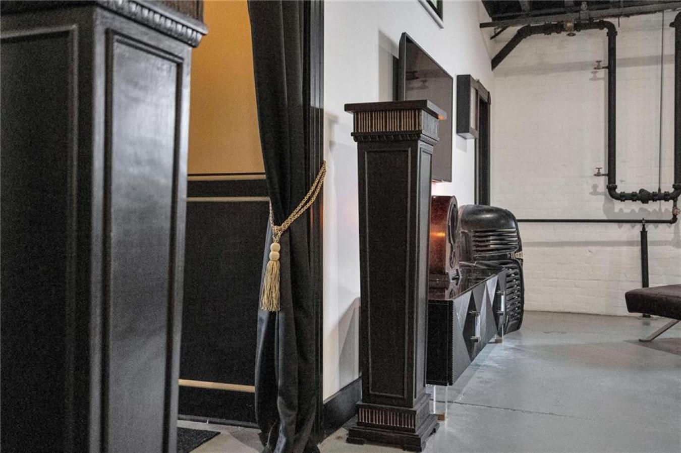 New Orleans, LA, 70130, United States, 2 Bedrooms Bedrooms, ,2 BathroomsBathrooms,Residential,For Sale,1697429